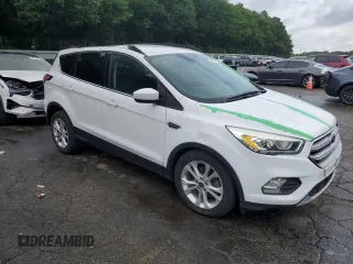 2017 Ford Escape SE z VIN 1FMCU0GD7HUC33240, wystawiony jako Copart lot #59627995 z przebiegiem 105 670 mil mil oraz Czysty tytuł • Clean title. Historia ofert i sprzedaży dostępna na DreamBid. Obrazek 4.