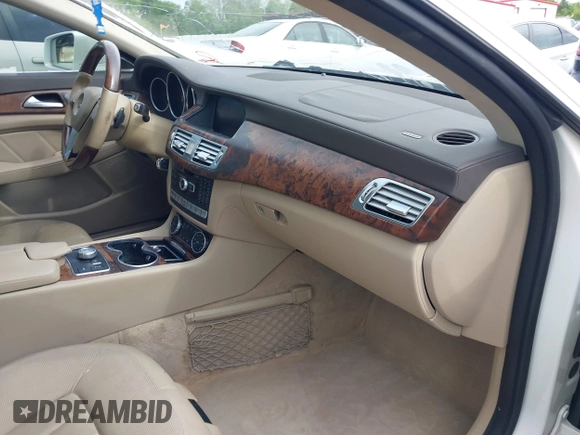 2013 Mercedes-Benz CLS-Class CLS 550 with VIN WDDLJ7DB2DA062813, listed as a IAAI auction lot 42124837 with 138,345 mi miles. Bid and sale history available at carsss.com. Image 5.