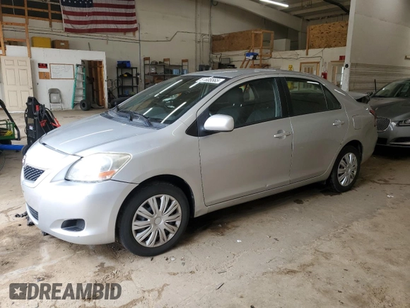 2012 Toyota Yaris z VIN JTDBT4K30CL016555, wystawiony jako Copart lot #55605565 z przebiegiem 164 046 mil mil oraz Szkoda całkowita • Salvage title. Historia ofert i sprzedaży dostępna na DreamBid. Obrazek 1.