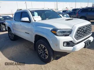 2023 Toyota Tacoma SR5 z VIN 3TYAZ5CN1PT041036, wystawiony jako IAAI lot #40938871 z przebiegiem 10 655 mil mil oraz . Historia ofert i sprzedaży dostępna na DreamBid. Obrazek 1.