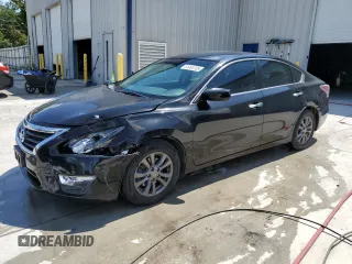 2015 Nissan Altima 2.5 with VIN 1N4AL3AP4FC427350, listed as a Copart auction lot 61404705 with 132,736 mi miles and Salvage title. Bid and sale history available at DreamBid. Image 1.