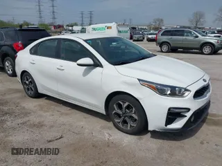 2020 Kia Forte LXS z VIN 3KPF24AD4LE173660, wystawiony jako IAAI lot #39159381 z przebiegiem 80 228 mil mil oraz . Historia ofert i sprzedaży dostępna na DreamBid. Obrazek 1.