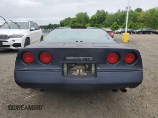 1988 Chevrolet Corvette z VIN 1G1YY218XJ5122454, wystawiony jako Copart lot #57773835 z przebiegiem 90 807 mil mil oraz Czysty tytuł • Clean title. Historia ofert i sprzedaży dostępna na DreamBid. Obrazek 6.