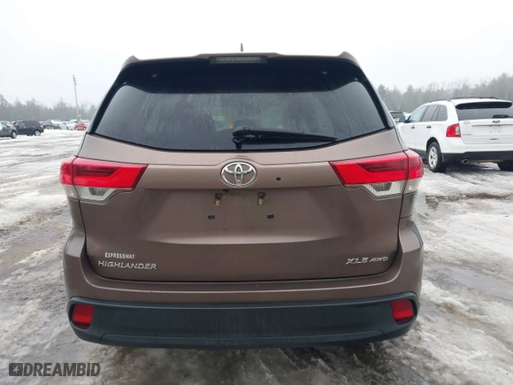 2017 Toyota Highlander XLE with VIN 5TDJZRFH9HS363191, listed as a IAAI auction lot 41642975 with 255,219 mi miles. Bid and sale history available at carsss.com. Image 16.