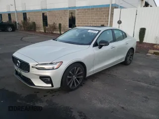 2021 Volvo S60 Momentum with VIN 7JR102TZ6MG109135, listed as a Copart auction lot 82044364 with 83,608 mi miles and Clean Title. Bid and sale history available at carsss.com. Image 1.
