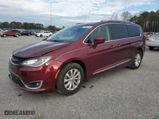 2019 Chrysler Pacifica Touring L with VIN 2C4RC1BG3KR596762, listed as a Copart auction lot 88483565 with 172,730 mi miles and Salvage Title. Bid and sale history available at carsss.com. Image 1.