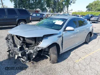 2019 Kia Optima LX z VIN 5XXGT4L38KG354885, wystawiony jako IAAI lot #42394182 z przebiegiem Nie podano mil oraz . Historia ofert i sprzedaży dostępna na DreamBid. Obrazek 2.