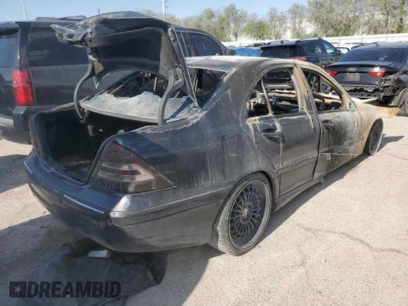 2005 Mercedes-Benz C 230 Kompressor с VIN WDBRF40J85F650140, выставлен на аукционе Copart как лот 71331974 с пробегом Не указан миль и На запчасти • Non repairable. История ставок и продаж доступна на DreamBid. Изображение 3.