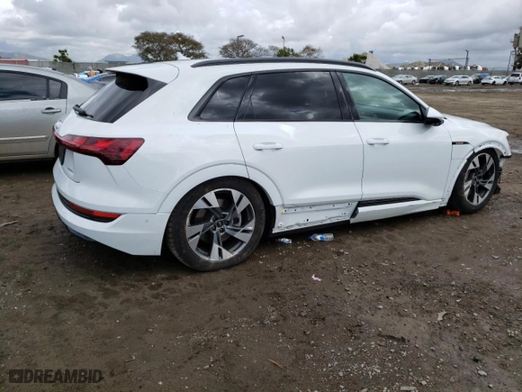 2022 Audi e-tron Premium with VIN WA1AAAGE5NB030514, listed as a Copart auction lot 44645983 with 10,971 mi miles. Bid and sale history available at carsss.com. Image 3.