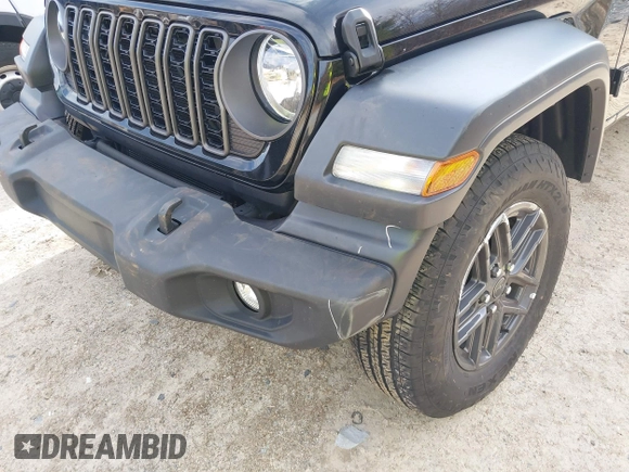 2024 Jeep Wrangler Sport S z VIN 1C4PJXDNXRW253072, wystawiony jako IAAI lot #41878513 z przebiegiem 15 976 mil mil oraz . Historia ofert i sprzedaży dostępna na DreamBid. Obrazek 6.