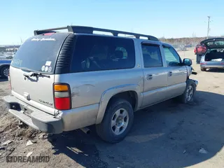 2004 Chevrolet Suburban LS with VIN 3GNFK16Z14G220272, listed as a IAAI auction lot 41768348 with 283,233 mi miles. Bid and sale history available at carsss.com. Image 4.