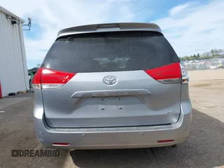 2012 Toyota Sienna XLE AAS z VIN 5TDYK3DC2CS233687, wystawiony jako IAAI lot #42148156 z przebiegiem 147 499 mil mil oraz . Historia ofert i sprzedaży dostępna na DreamBid. Obrazek 16.