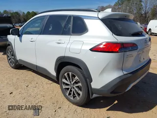 2024 Toyota Corolla Cross XLE z VIN 7MUDAABG0RV103515, wystawiony jako IAAI lot #41676095 z przebiegiem 7647 mil mil oraz . Historia ofert i sprzedaży dostępna na DreamBid. Obrazek 3.