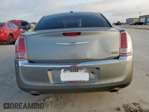 2014 Chrysler 300 z VIN 2C3CCAAG6EH175446, wystawiony jako Copart lot #59797265 z przebiegiem 119 765 mil mil oraz Szkoda całkowita • Salvage title. Historia ofert i sprzedaży dostępna na DreamBid. Obrazek 6.