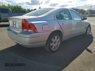 2005 Volvo S60 with VIN YV1RH592X52463612, listed as a Copart auction lot 68049524 with 140,546 mi miles and Salvage Title. Bid and sale history available at carsss.com. Image 3.