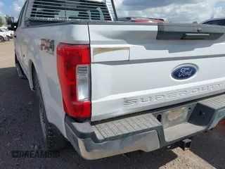 2018 Ford F-250 XL with VIN 1FT7X2BT2JEC25506, listed as a IAAI auction lot 42477834 with 118,703 mi miles and . Bid and sale history available at DreamBid. Image 6.