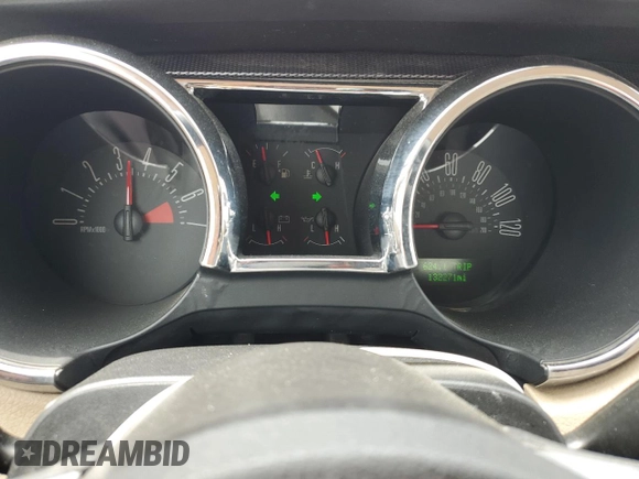 2007 Ford Mustang Deluxe z VIN 1ZVHT80N075308557, wystawiony jako Copart lot #58405905 z przebiegiem 132 271 mil mil oraz Czysty tytuł • Clean title. Historia ofert i sprzedaży dostępna na DreamBid. Obrazek 9.