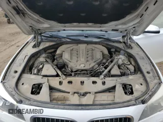 2013 BMW 7 Series 750Li xDrive z VIN WBAYF8C53DD140692, wystawiony jako Copart lot #79561764 z przebiegiem 163 552 mil mil oraz Nie do naprawy • Non repairable. Historia ofert i sprzedaży dostępna na DreamBid. Obrazek 11.