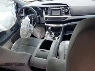 2019 Toyota Highlander LE z VIN 5TDZARFH3KS055936, wystawiony jako Copart lot #57487755 z przebiegiem 123 369 mil mil oraz Czysty tytuł • Clean title. Historia ofert i sprzedaży dostępna na DreamBid. Obrazek 8.