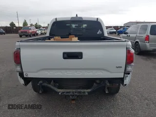 2020 Toyota Tacoma SR5 z VIN 5TFCZ5AN5LX242708, wystawiony jako IAAI lot #42356772 z przebiegiem 65 442 mil mil oraz . Historia ofert i sprzedaży dostępna na DreamBid. Obrazek 16.