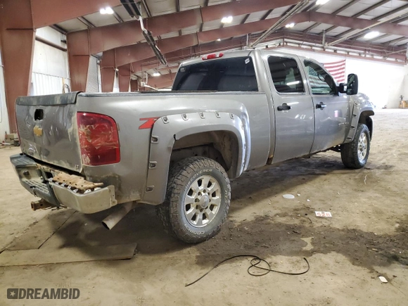2007 Chevrolet Silverado 2500HD LT w/1LT with VIN 1GCHK23K07F561120, listed as a Copart auction lot 48150555 with 348,779 mi miles and Clean Title. Bid and sale history available at carsss.com. Image 3.