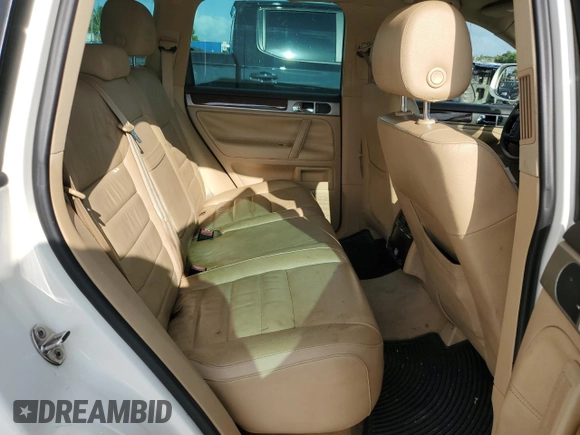 2008 Volkswagen Touareg V6 z VIN WVGBE77L78D052289, wystawiony jako Copart lot #58817765 z przebiegiem 139 818 mil mil oraz Tytuł czysty. Historia ofert i sprzedaży dostępna na DreamBid. Obrazek 10.