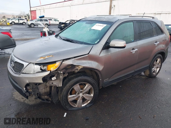 2013 Kia Sorento EX with VIN 5XYKUDA64DG320588, listed as a IAAI auction lot 41204828 with 164,146 mi miles. Bid and sale history available at carsss.com. Image 2.