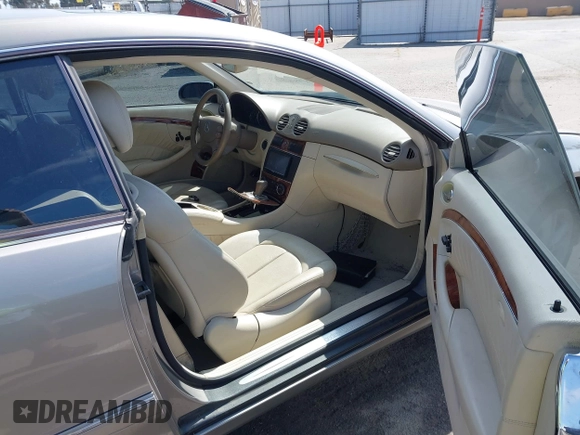 2007 Mercedes-Benz CLK-Class 3.5L with VIN WDBTJ56H47F215889, listed as a IAAI auction lot 42109563 with 106,593 mi miles. Bid and sale history available at carsss.com. Image 5.