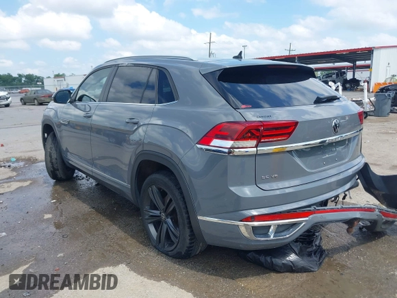 2021 Volkswagen Atlas SE with VIN 1V2PE2CA2MC207444, listed as a IAAI auction lot 42268653 with 70,202 mi miles and . Bid and sale history available at DreamBid. Image 3.
