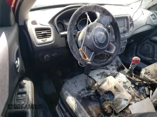2018 Jeep Compass Latitude с VIN 3C4NJDBB6JT136582, выставлен на аукционе Copart как лот 52348985 с пробегом Не указан миль и Списание • Salvage title. История ставок и продаж доступна на DreamBid. Изображение 8.