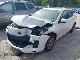 2013 Mazda 3 i Grand Touring z VIN JM1BL1W78D1816321, wystawiony jako IAAI lot #42225518 z przebiegiem 231 121 mil mil oraz . Historia ofert i sprzedaży dostępna na DreamBid. Obrazek 2.