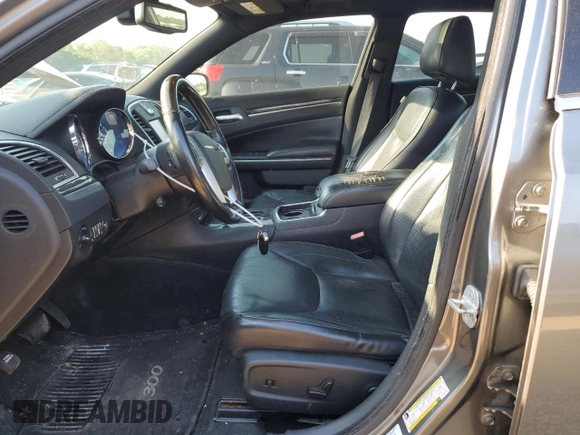 2011 Chrysler 300 C z VIN 2C3CK6CT6BH612190, wystawiony jako Copart lot #53546705 z przebiegiem 161 462 mil mil oraz Szkoda całkowita • Salvage title. Historia ofert i sprzedaży dostępna na DreamBid. Obrazek 7.