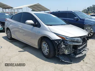 2020 Toyota Prius LE z VIN JTDKARFP8L3141240, wystawiony jako IAAI lot #42466186 z przebiegiem 104 509 mil mil oraz . Historia ofert i sprzedaży dostępna na DreamBid. Obrazek 1.