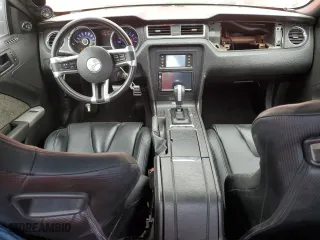 2013 Ford Mustang V6 with VIN 1ZVBP8AM7D5252354, listed as a Copart auction lot 49261555 with 134,578 mi miles and Clean Title. Bid and sale history available at carsss.com. Image 8.