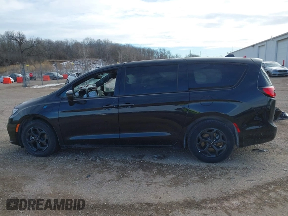 2022 Chrysler Pacifica Hybrid Limited with VIN 2C4RC1S76NR147838, listed as a IAAI auction lot 41436191 with 44,279 mi miles and . Bid and sale history available at DreamBid. Image 14.