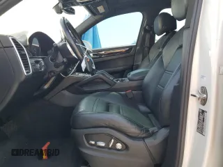 2019 Porsche Cayenne z VIN WP1AA2AY7KDA16322, wystawiony jako Copart lot #60017135 z przebiegiem 72 527 mil mil oraz Szkoda całkowita • Salvage title. Historia ofert i sprzedaży dostępna na DreamBid. Obrazek 7.