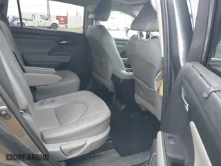 2020 Toyota Highlander XLE with VIN 5TDHZRAH5LS004127, listed as a IAAI auction lot 41763819 with 53,228 mi miles. Bid and sale history available at carsss.com. Image 8.