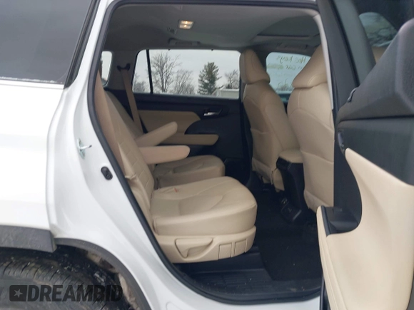 2024 Toyota Highlander LE with VIN 5TDKDRAH8RS537537, listed as a IAAI auction lot 41312425 with 194,008 mi miles and . Bid and sale history available at DreamBid. Image 8.