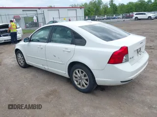 2008 Volvo S40 2.4L z VIN YV1MS382282351778, wystawiony jako IAAI lot #42229295 z przebiegiem 141 132 mil mil oraz . Historia ofert i sprzedaży dostępna na DreamBid. Obrazek 3.