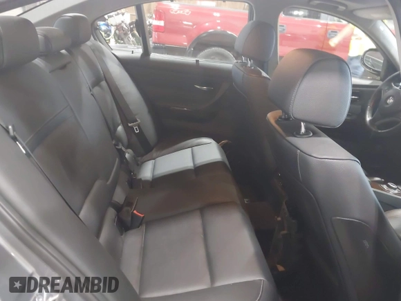 2011 BMW 3 Series 335i xDrive с VIN WBAPL5C57BA919482, выставлен на аукционе IAAI как лот 42531375 с пробегом 82 868 миль миль и . История ставок и продаж доступна на DreamBid. Изображение 8.