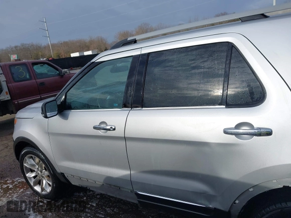 2015 Ford Explorer XLT with VIN 1FM5K8D84FGA83717, listed as a IAAI auction lot 41446111 with 88,876 mi miles and . Bid and sale history available at carsss.com. Image 15.