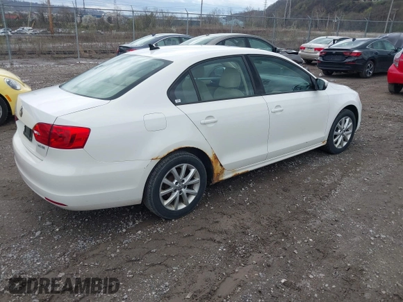 2012 Volkswagen Jetta Sedan SE w/Convenience PZEV with VIN 3VWDP7AJ2CM348491, listed as a IAAI auction lot 41942902 with 184,626 mi miles. Bid and sale history available at carsss.com. Image 4.