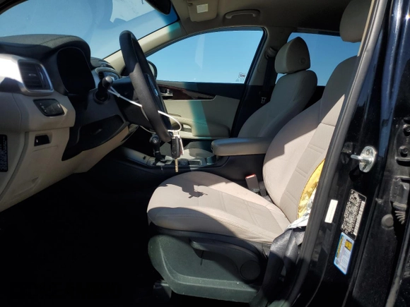 2018 Kia Sorento LX with VIN 5XYPG4A56JG373485, listed as a Copart auction lot 48680735 with 150,529 mi miles and Salvage Title. Bid and sale history available at DreamBid. Image 7.