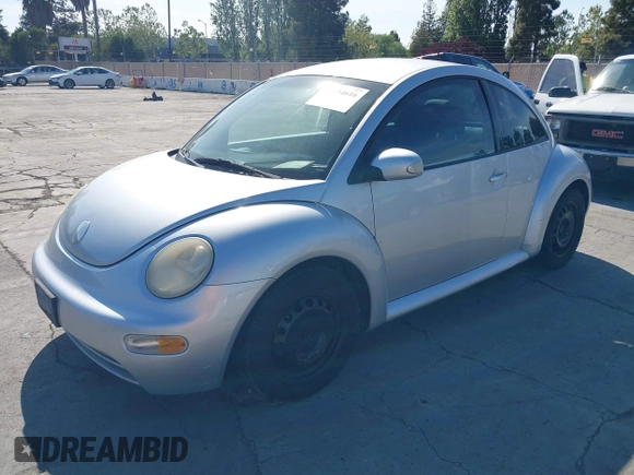 2005 Volkswagen Beetle GL with VIN 3VWBK31C95M403330, listed as a IAAI auction lot 42134616 with 152,736 mi miles and . Bid and sale history available at DreamBid. Image 2.