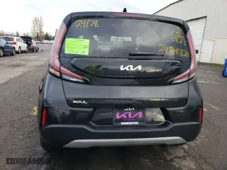 2025 Kia Soul LX with VIN KNDJ23AU8S7924178, listed as a Copart auction lot 82247894 with 7,604 mi miles and Salvage Title. Bid and sale history available at carsss.com. Image 6.