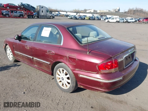 2002 Hyundai Sonata GLS with VIN KMHWF35H42A512538, listed as a IAAI auction lot 42000170 with 157,172 mi miles. Bid and sale history available at carsss.com. Image 3.
