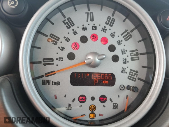 2006 MINI Hardtop S z VIN WMWRE33586TJ35233, wystawiony jako Copart lot #55118115 z przebiegiem 126 066 mil mil oraz Szkoda całkowita • Salvage title. Historia ofert i sprzedaży dostępna na DreamBid. Obrazek 9.