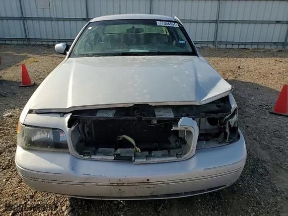 2000 Ford Crown Victoria with VIN 2FAFP73W5YX181565, listed as a Copart auction lot 77098594 with 180,439 mi miles and Salvage Title. Bid and sale history available at carsss.com. Image 11.