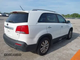 2011 Kia Sorento EX with VIN 5XYKU3A17BG178779, listed as a IAAI auction lot 42098214 with 211,716 mi miles. Bid and sale history available at carsss.com. Image 4.