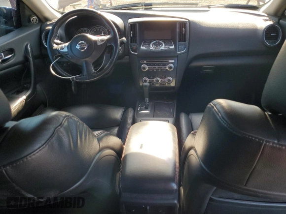 2014 Nissan Maxima SV z VIN 1N4AA5AP7EC908175, wystawiony jako Copart lot #61656265 z przebiegiem 282 757 mil mil oraz Szkoda całkowita • Salvage title. Historia ofert i sprzedaży dostępna na DreamBid. Obrazek 8.